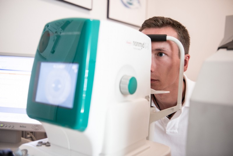 Untersuchung beim Facharzt für Augenheilkunde in Bad Ischl
